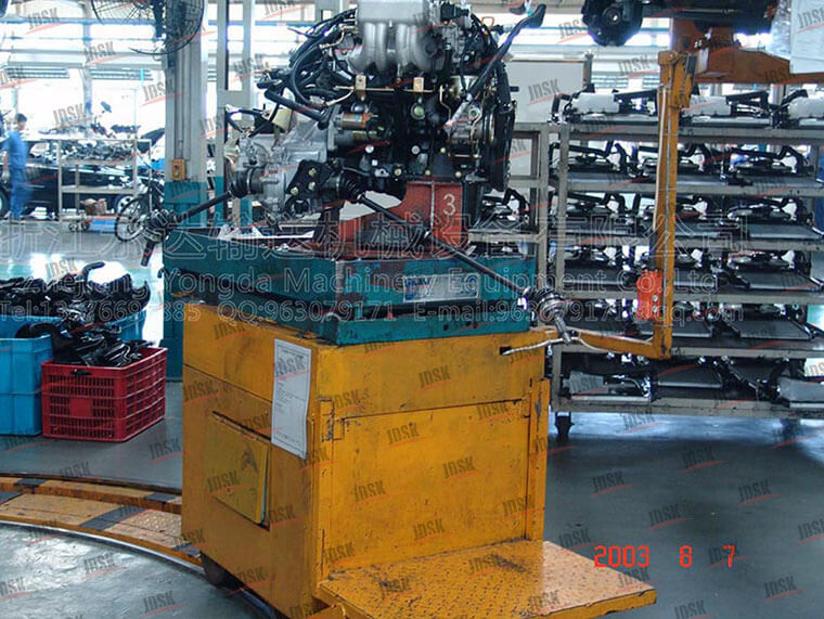 發(fā)動(dòng)機(jī)輔助液壓小車