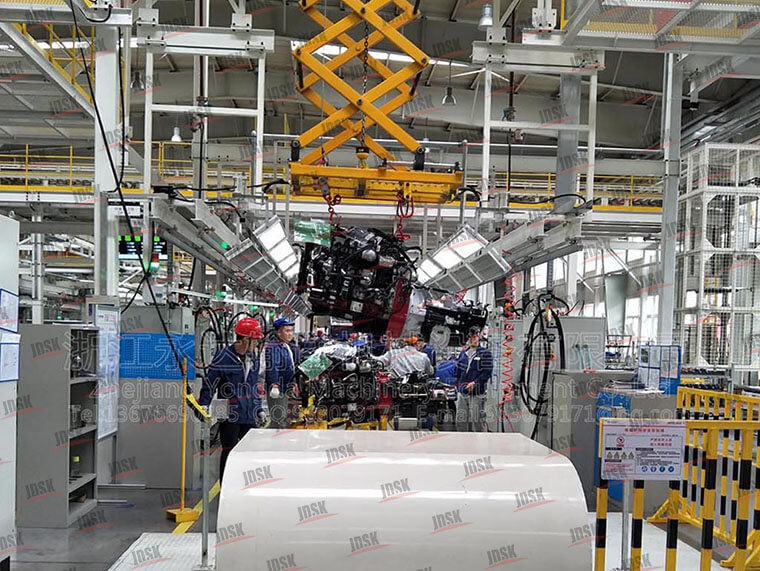 重型卡車發(fā)動機(jī)上線